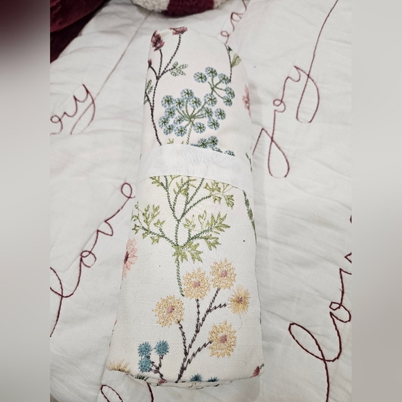 Spring Garden Table Throw - Picture 4 of 5